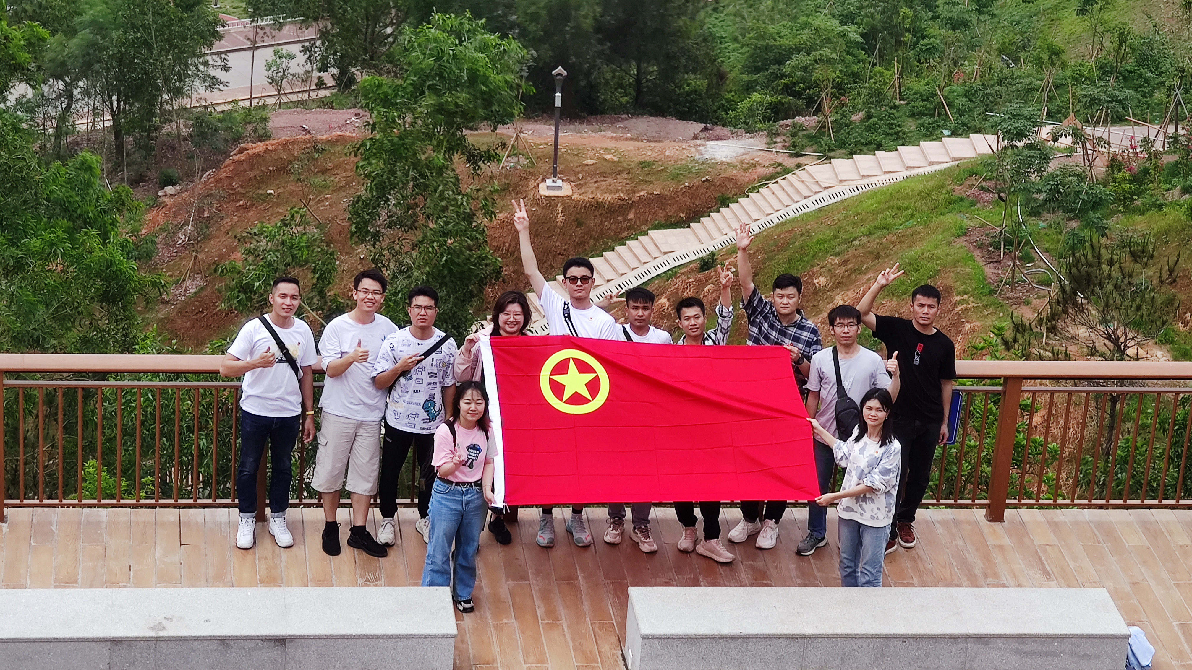 不負(fù)青春 強(qiáng)國(guó)有我 ——冠豪高新團(tuán)委舉行“唱響青春、活力宣言”團(tuán)建活動(dòng)2_副本_副本.jpg